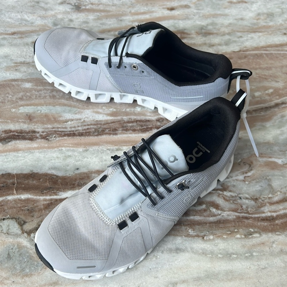 Cloud 5 waterproof sneakers NWOT